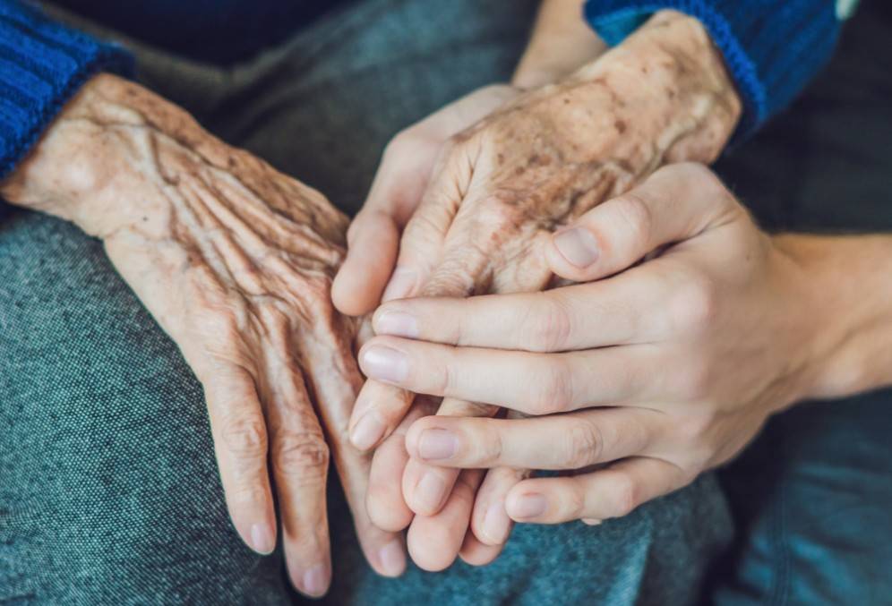 Manchas nas mãos e peeling para rejuvenescimento das mãos